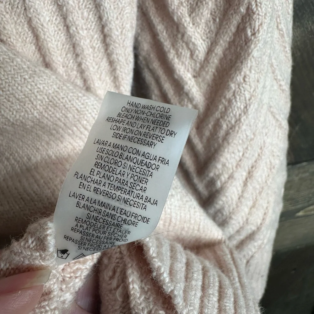 Calvin Klein cowl neck sweater
Light pink
Size XL - Picture 4 of 5